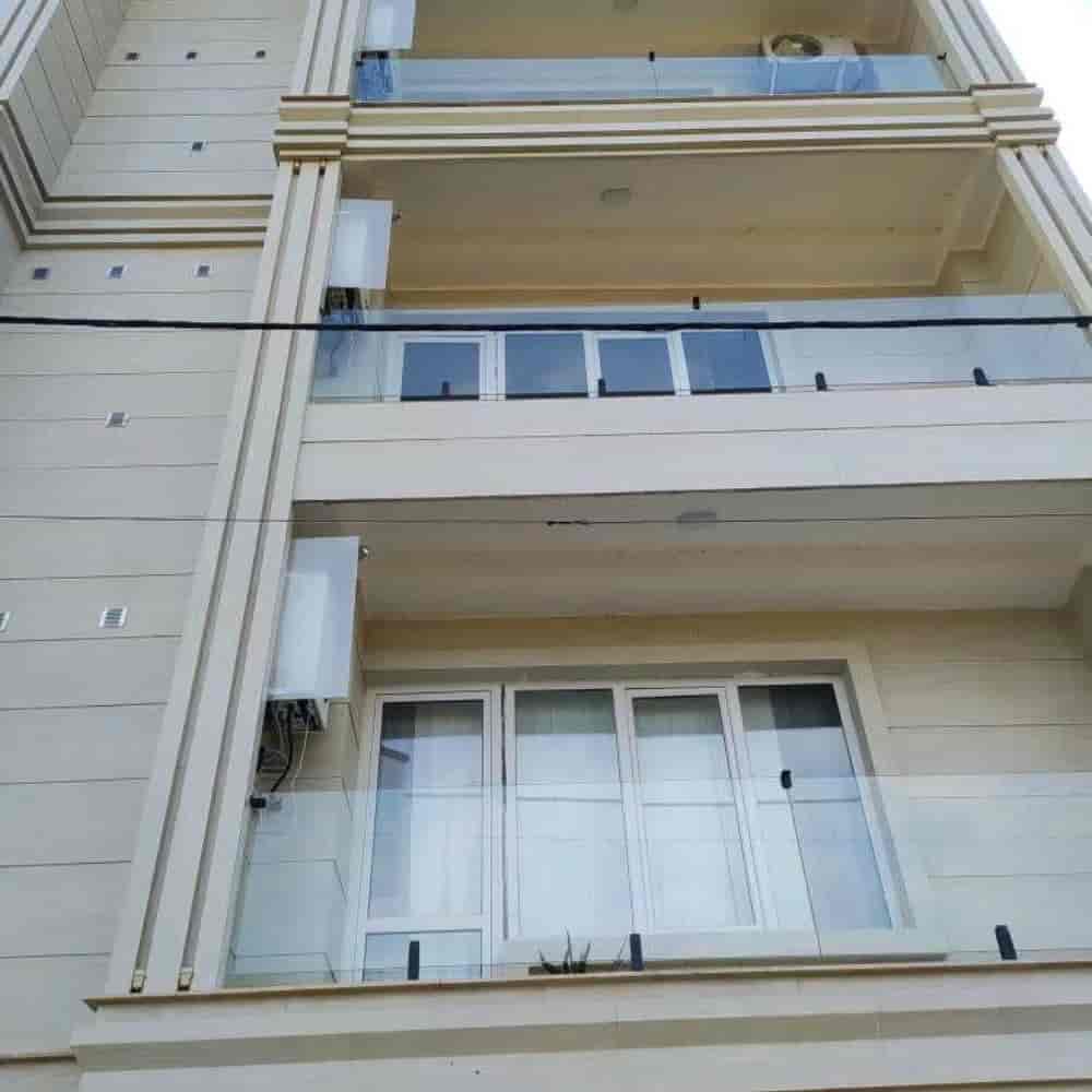 اجرای نرده شیشه ای